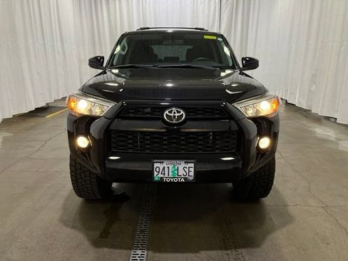 Certified 2019 Toyota 4Runner SR5 AWD/4WD image 9