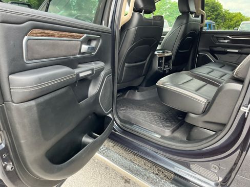 Used 2019 RAM 1500 Laramie AWD/4WD image 21