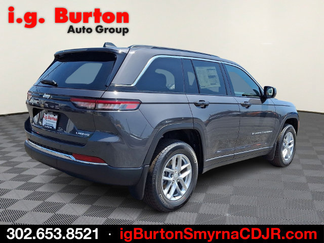 New 2026 Jeep Grand Cherokee Laredo w/ MOPAR Finishing Package RWD image 4