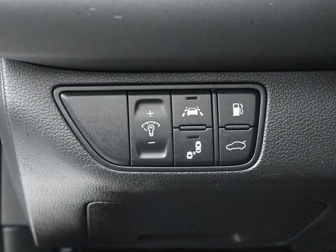 Used 2019 Genesis G70 2.0T Advanced RWD image 17
