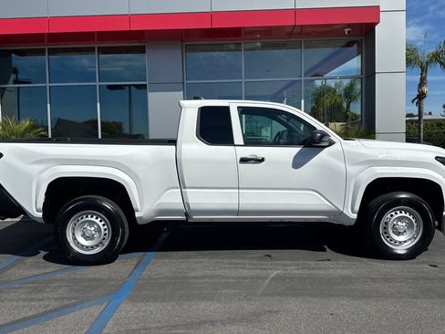 Certified 2025 Toyota Tacoma SR image 4