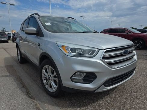 Used 2017 Ford Escape SE w/ Equipment Group 201A FWD image 1