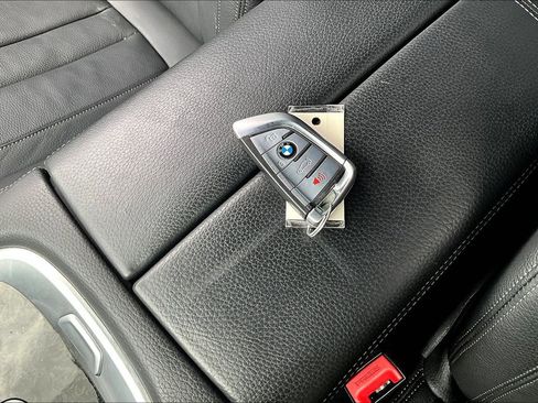 Used 2022 BMW 740i w/ M Sport Package image 13