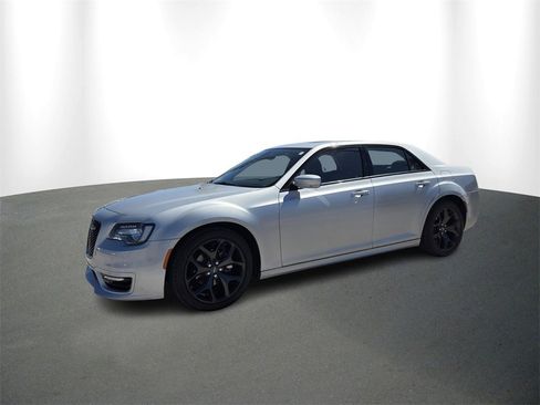 Used 2022 Chrysler 300 Touring L w/ Popular Equipment Group image 2