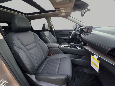 New 2026 Nissan Rogue Platinum image 13