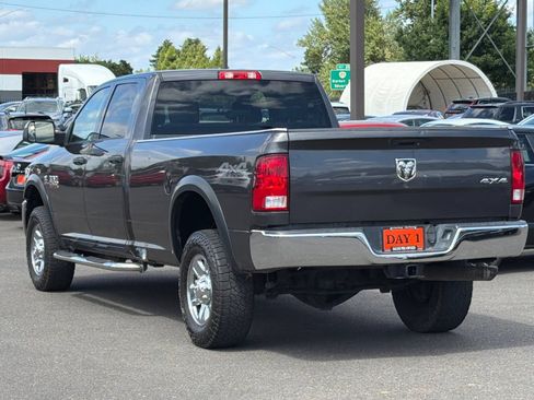Used 2018 RAM 2500 Tradesman w/ Chrome Appearance Group AWD/4WD image 7
