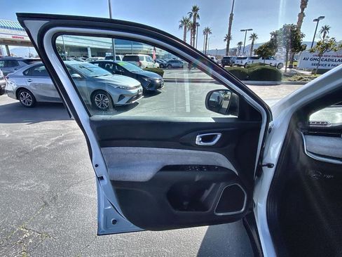 Used 2023 Jeep Compass Latitude AWD/4WD image 20