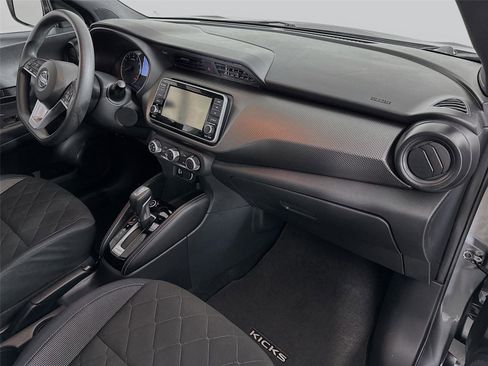Used 2018 Nissan Kicks S FWD image 27