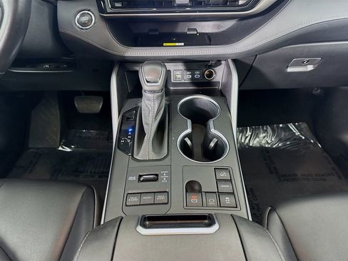 Used 2023 Toyota Highlander XLE image 37