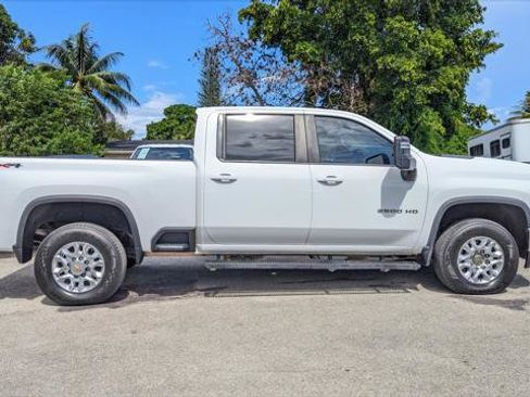 Used 2023 Chevrolet Silverado 2500 LT w/ Convenience Package AWD/4WD image 6
