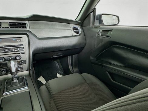 Used 2014 Ford Mustang Convertible image 17