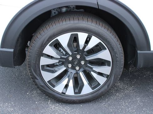 New 2026 Ford Explorer Platinum w/ LUX Leather Package AWD/4WD image 20