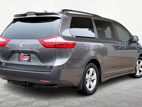 Used 2019 Toyota Sienna LE image 7