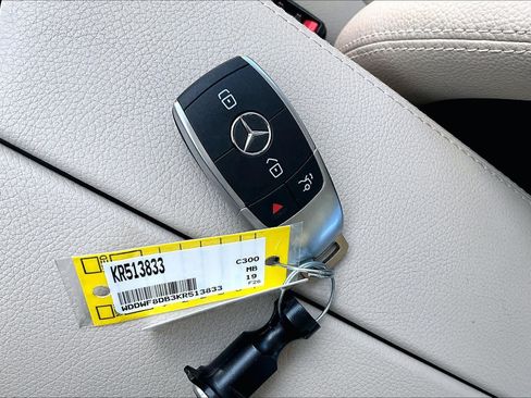 Used 2019 Mercedes-Benz C 300 Sedan image 15