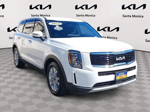 Certified 2022 Kia Telluride LX image 3