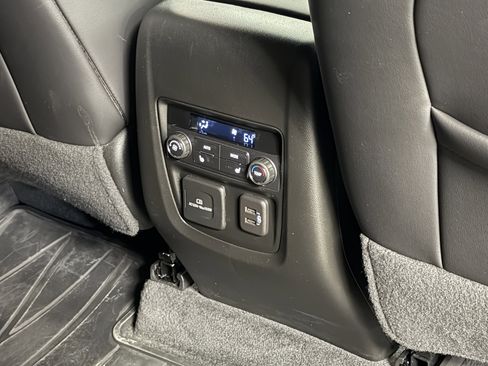 Used 2024 Buick Enclave Avenir w/ Avenir Technology Package image 25