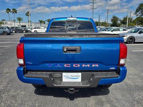 Used 2016 Toyota Tacoma TRD Sport image 5