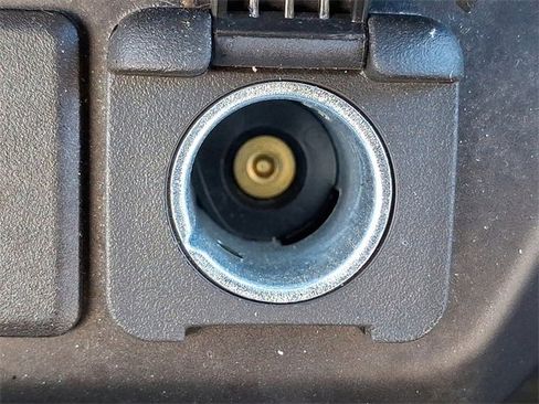 Certified 2021 Chevrolet Silverado 1500 LT image 24