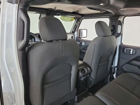 Used 2024 Jeep Wrangler Unlimited Sahara image 21