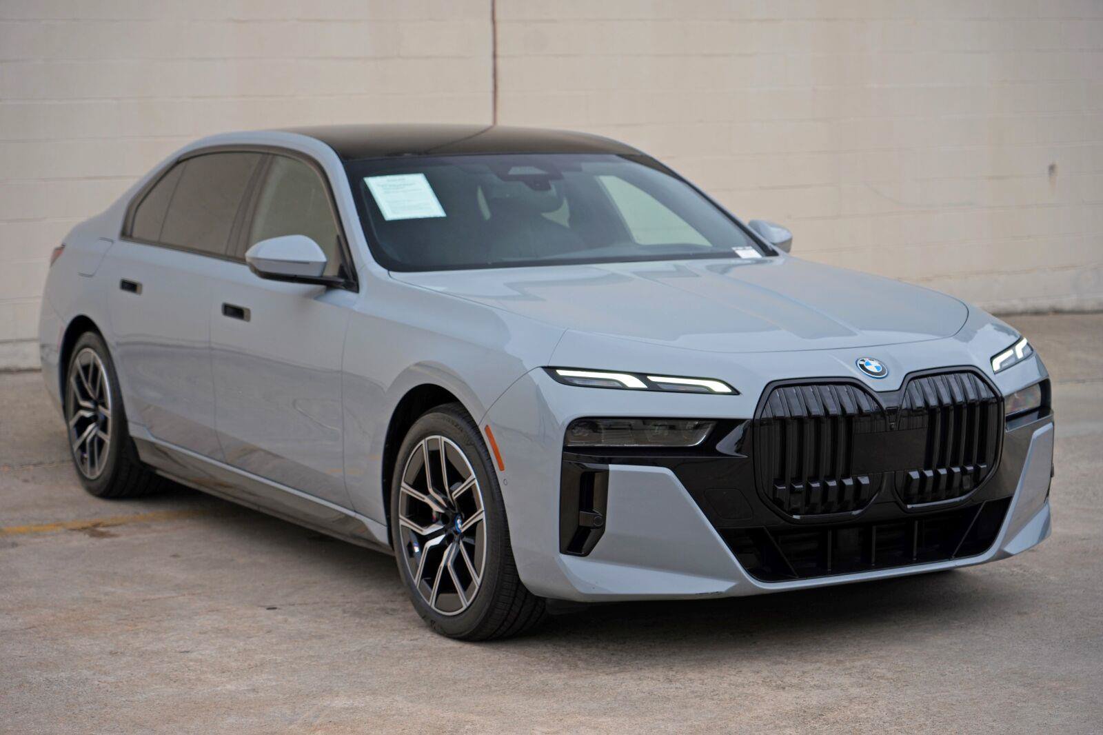 Used 2023 BMW i7 xDrive60 w/ Parking Assistance Package AWD/4WD image 66