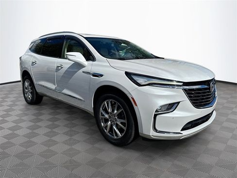 Used 2023 Buick Enclave Essence w/ Experience Buick Package image 4