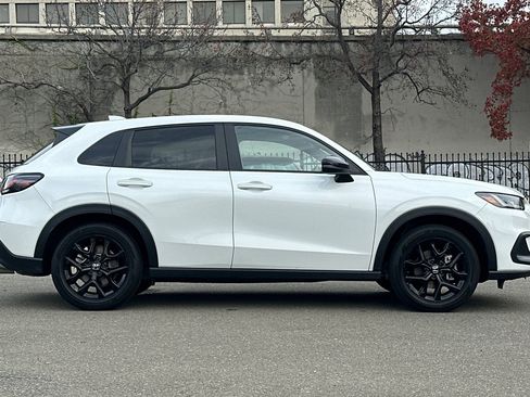 Used 2023 Honda HR-V Sport image 3