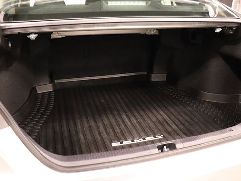 Used 2022 Toyota Camry LE image 10