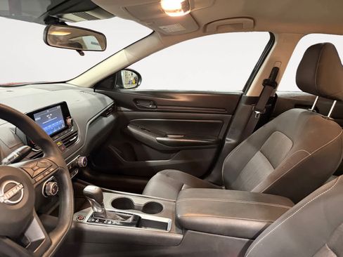 Used 2024 Nissan Altima 2.5 S FWD image 10