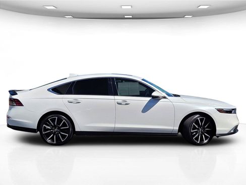Used 2025 Honda Accord Touring image 7