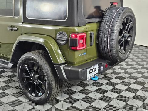 Used 2022 Jeep Wrangler Unlimited Sahara image 12