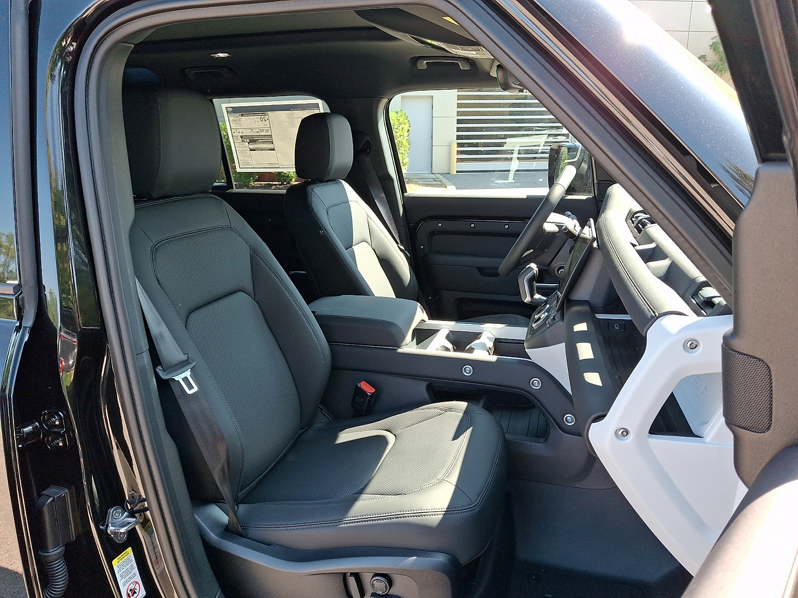 New 2026 Land Rover Defender 110 X-Dynamic SE AWD/4WD image 3