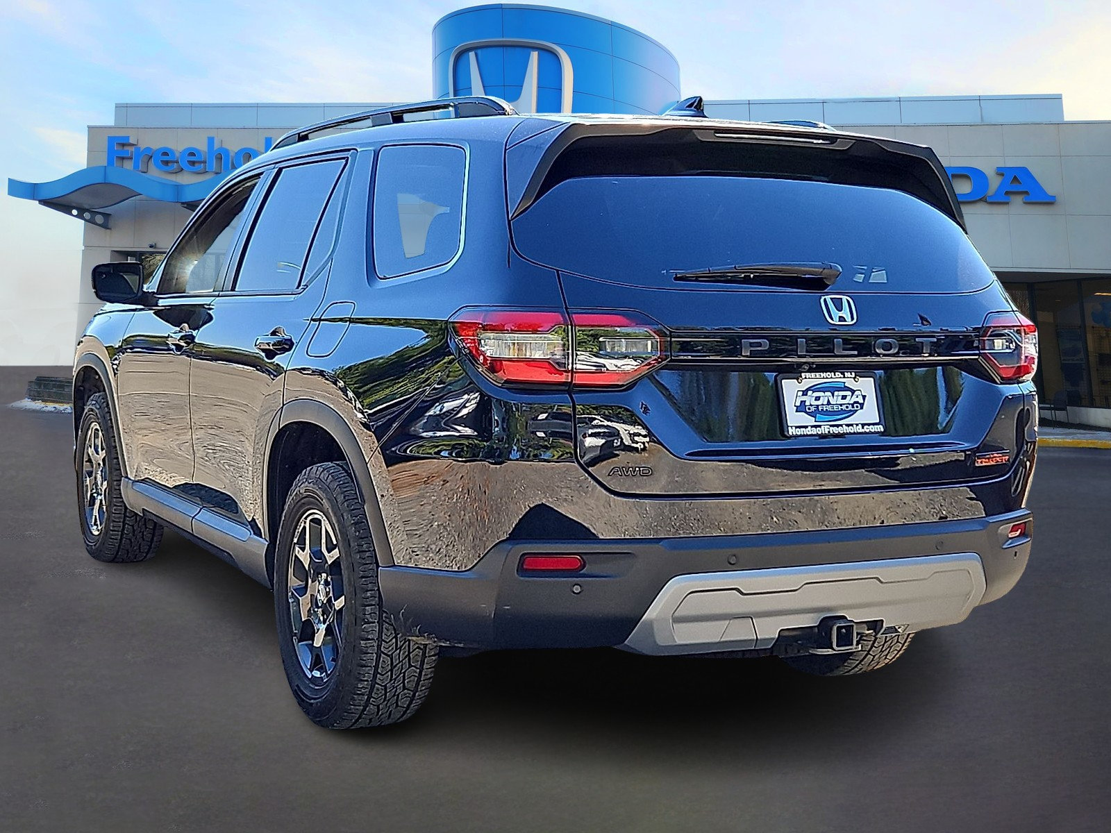Used 2024 Honda Pilot TrailSport image 4