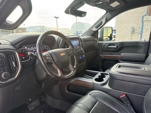Used 2022 Chevrolet Silverado 3500 High Country w/ Technology Package image 15