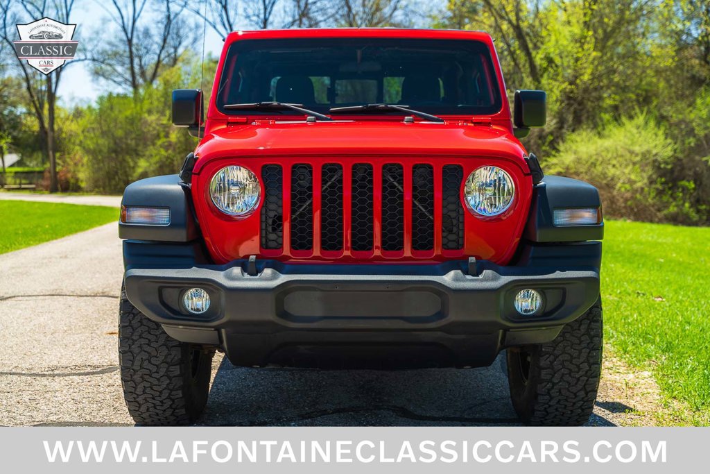 Used 2020 Jeep Gladiator Sport w/ Technology Group AWD/4WD image 2