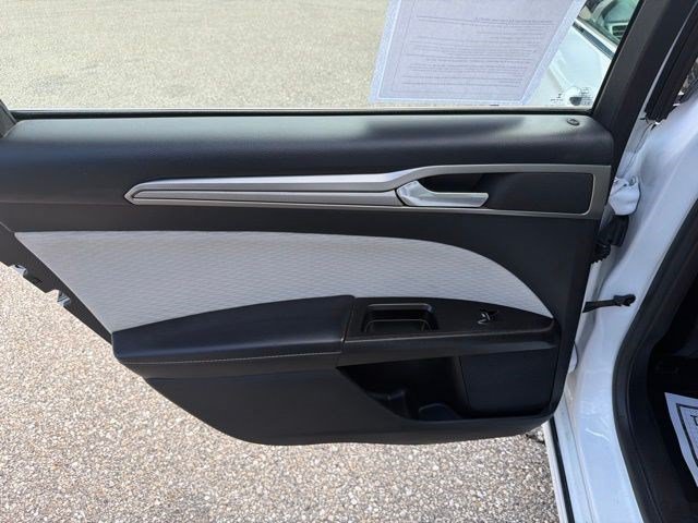 Used 2019 Ford Fusion SE w/ Equipment Group 151A FWD image 14