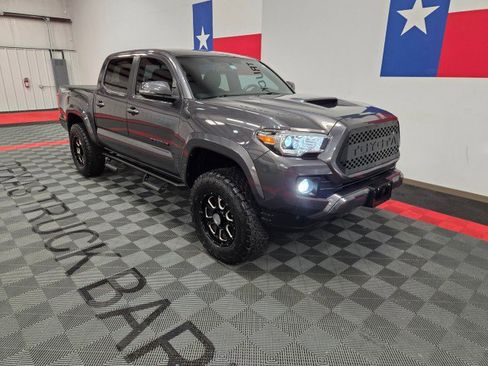 Used 2016 Toyota Tacoma TRD Sport image 24