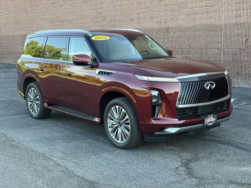 Used 2025 INFINITI QX80 Luxe AWD/4WD image 1