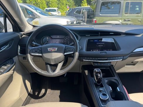 Used 2023 Cadillac XT4 Luxury w/ Cold Weather Package AWD/4WD image 13