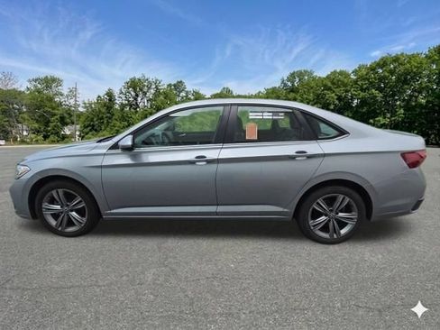 Used 2024 Volkswagen Jetta SE FWD image 9