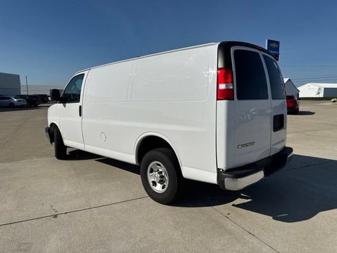 Used 2021 Chevrolet Express 2500 w/ Driver Convenience Package RWD image 3
