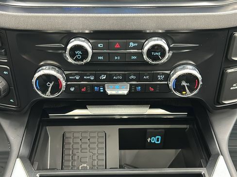 Used 2025 Ford F250 Platinum w/ FX4 Off-Road Package image 25