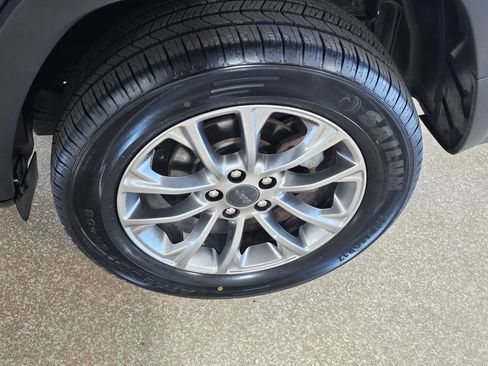 Used 2019 Jeep Cherokee Latitude Plus w/ Comfort/Convenience Group image 45