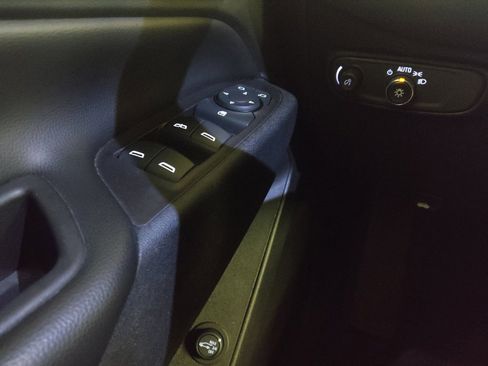 Used 2019 Chevrolet Equinox LT FWD image 27