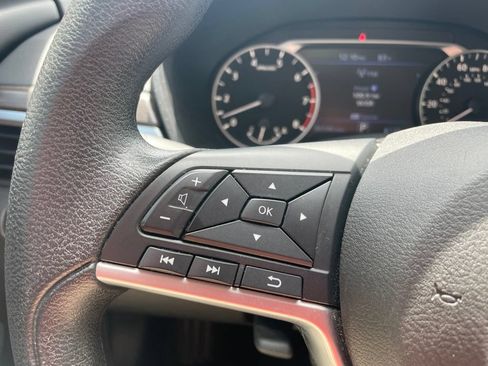 Used 2024 Nissan Altima 2.5 SV FWD image 14