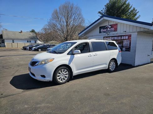 Used 2012 Toyota Sienna LE w/ Towing Pkg AWD/4WD image 5