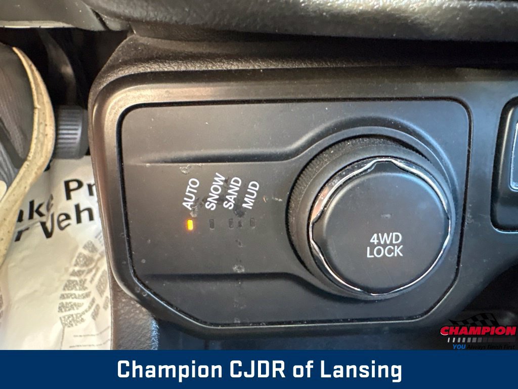Used 2022 Jeep Renegade Latitude AWD/4WD image 32