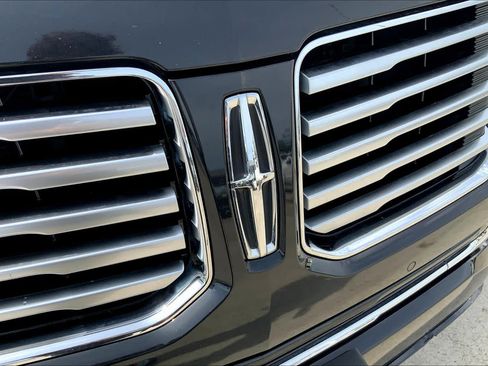 Used 2016 Lincoln Navigator L Select RWD image 29