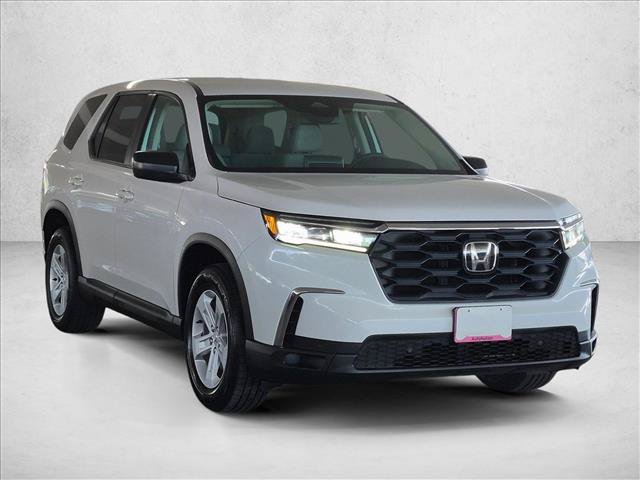 Used 2023 Honda Pilot LX image 3
