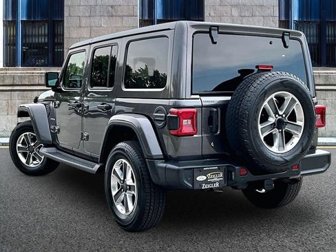 Used 2018 Jeep Wrangler Unlimited Sahara AWD/4WD image 10