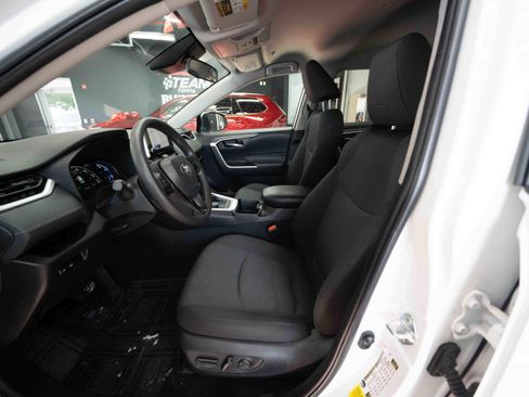 Used 2024 Toyota RAV4 XLE image 9